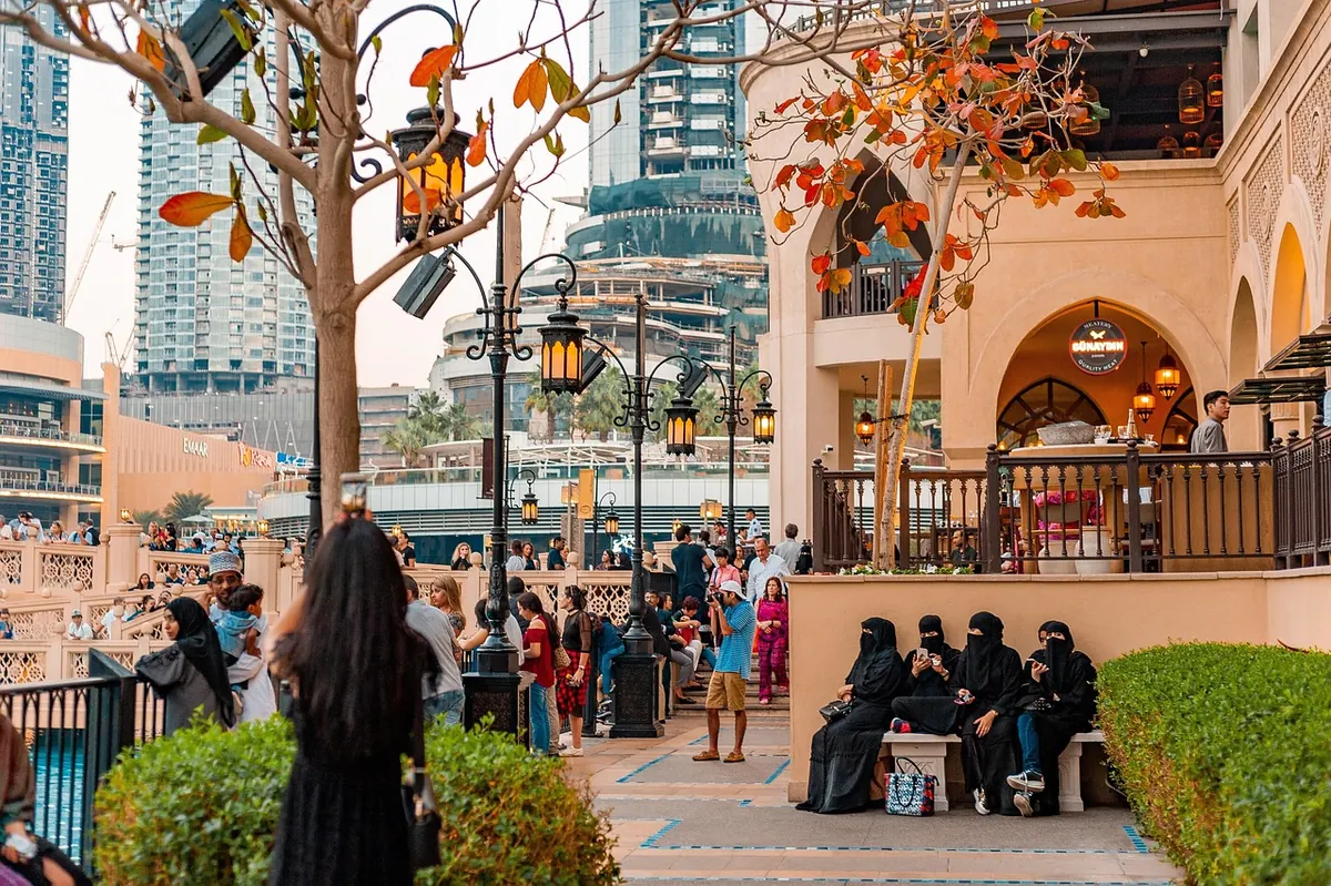 Yorkdale Mall vs. Lawrence Allen Centre: Which Local Shopping Stop Fits Your Errand?
